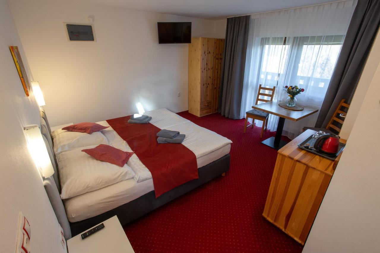 Hotel Wellness & Restaurant U Fandy à Lhotka  Extérieur photo
