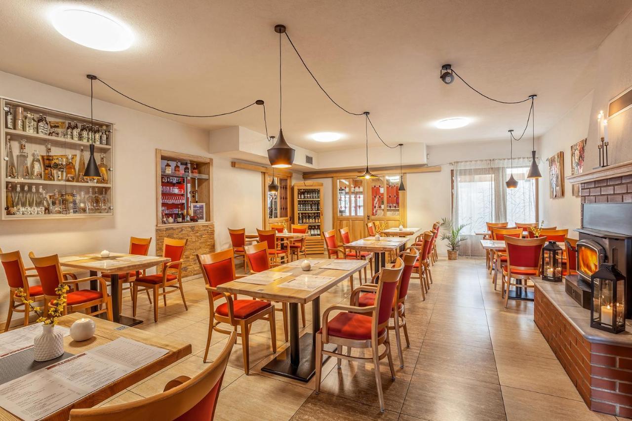 Hotel Wellness & Restaurant U Fandy à Lhotka  Extérieur photo