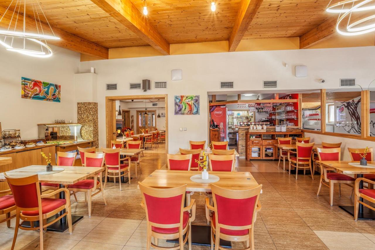 Hotel Wellness & Restaurant U Fandy à Lhotka  Extérieur photo